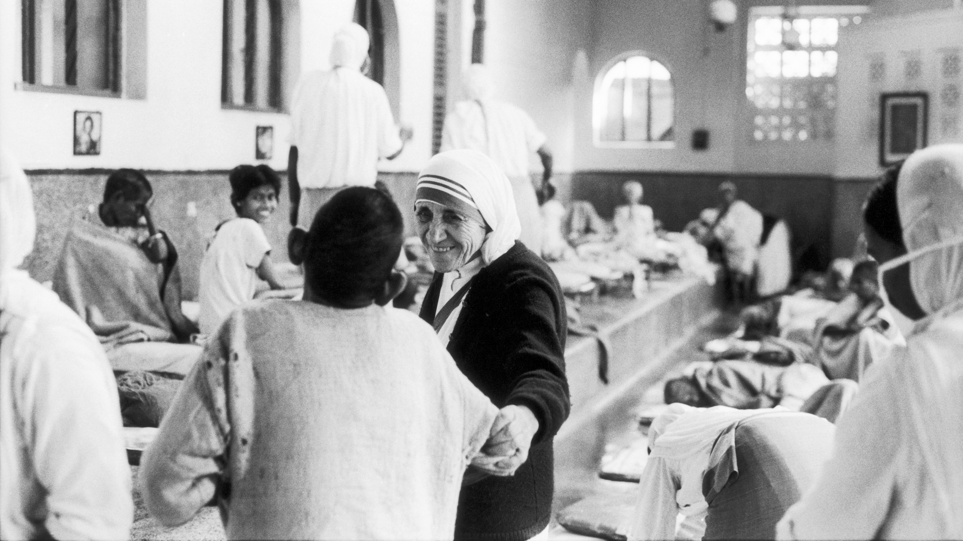 Mother Teresa visiting the 'House of Pure Hearts', a community she founded in 1952, in the Kalighat neighborhood. (Credit: Jack Garofalo/Paris Match via Getty Images)