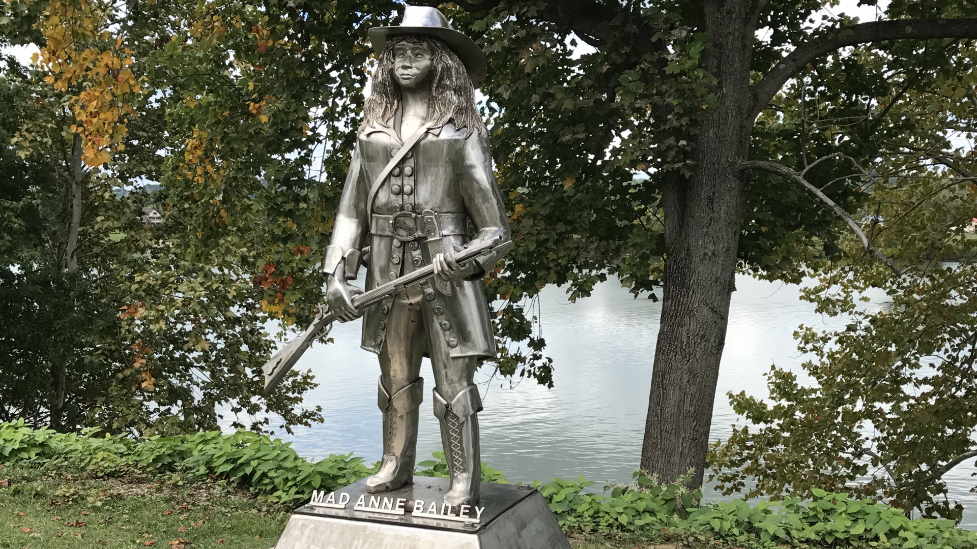 A statue of 'Mad Anne' Bailey along the Ohio River. (Credit: Nicole Beckett/Wikimedia Commons/CC BY-SA 4.0)