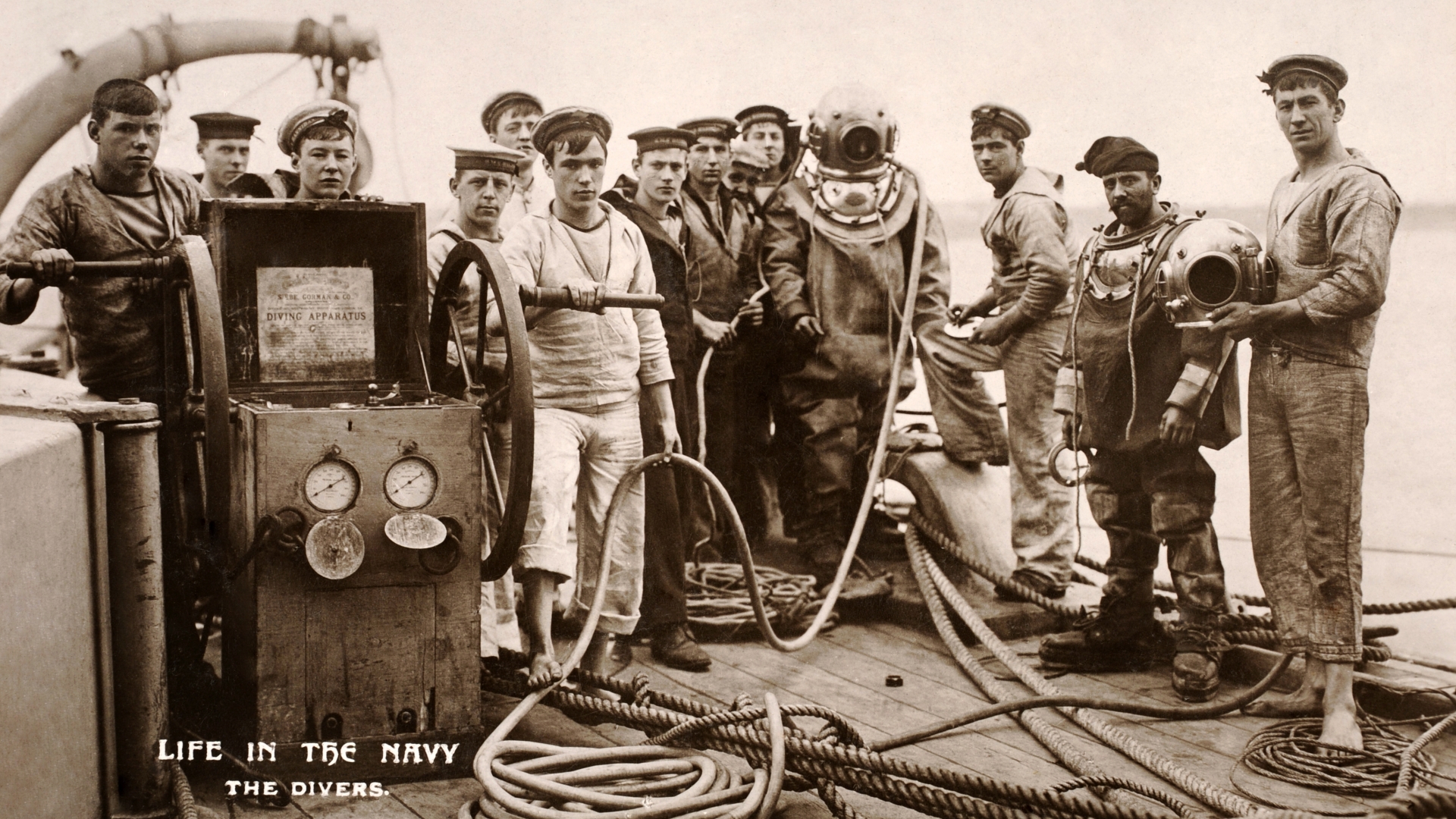 World War I naval divers, off the coast of Portsmouth. (Credit: Popperfoto/Getty Images)