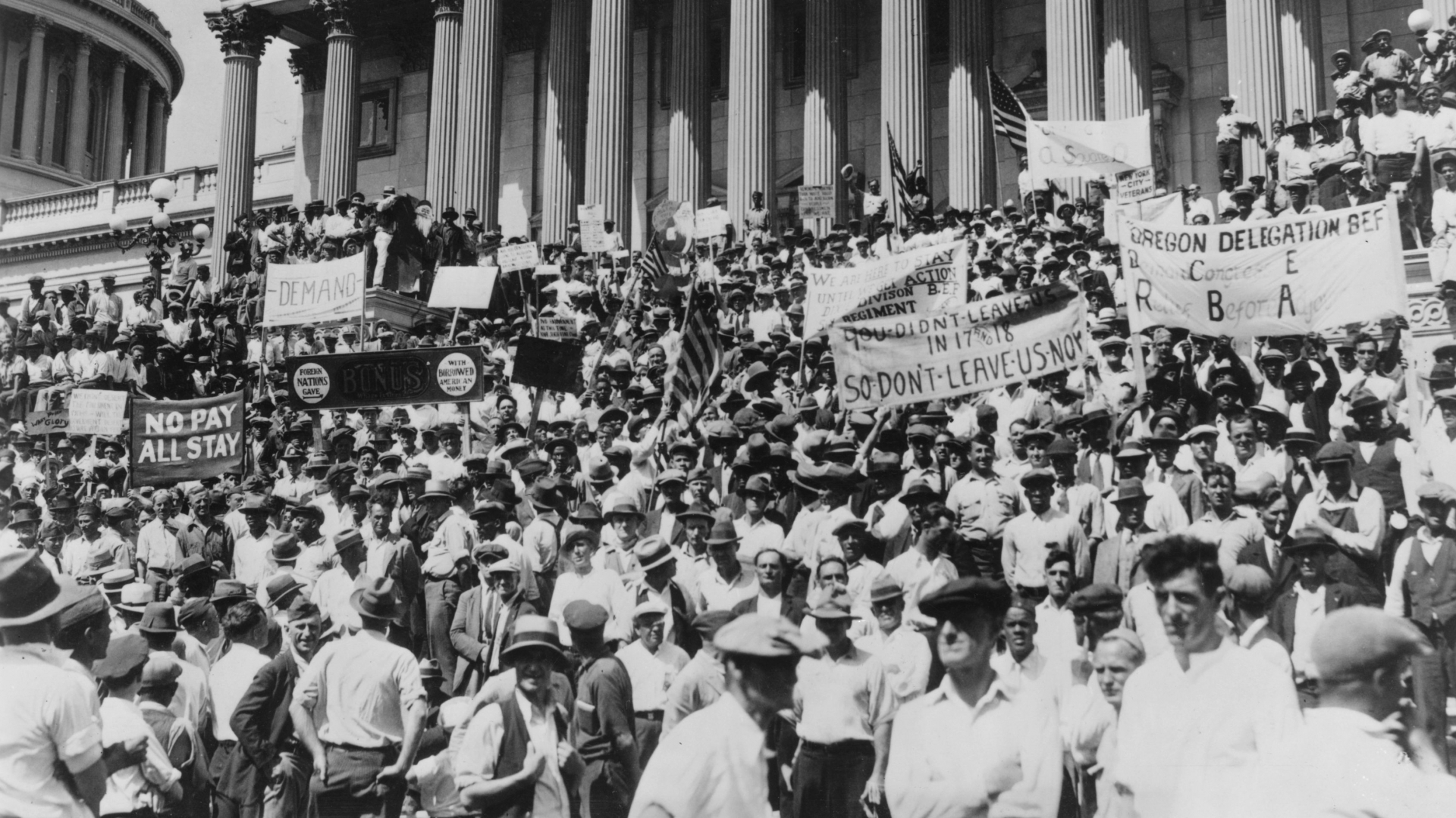 The Bonus Army demanding their war bonus payments on the steps of the Capital while the Senate debates their case. (Credit: MPI/Getty Images)