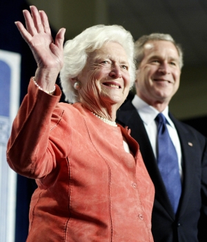 Former US first lady Barbara Bush with her son then-President George W. Bush, 2005. (Credit: Tim Sloan/AFP/Getty Images)