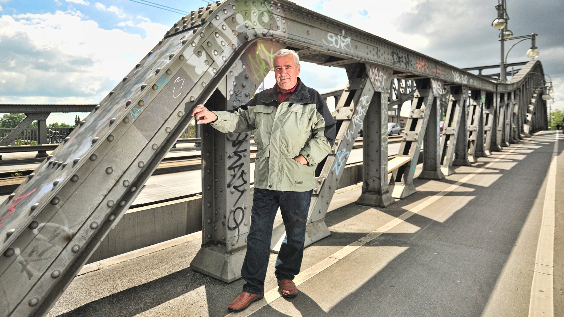 Harald Jäger on the Bornholm Bridge, 2014. On November 9, 1989, in defiance of his Communist bosses, he opened the largest checkpoint of the Berlin Wall to let East Germans pass freely to the West. (Credit: Lambert/ullstein bild via Getty Images)