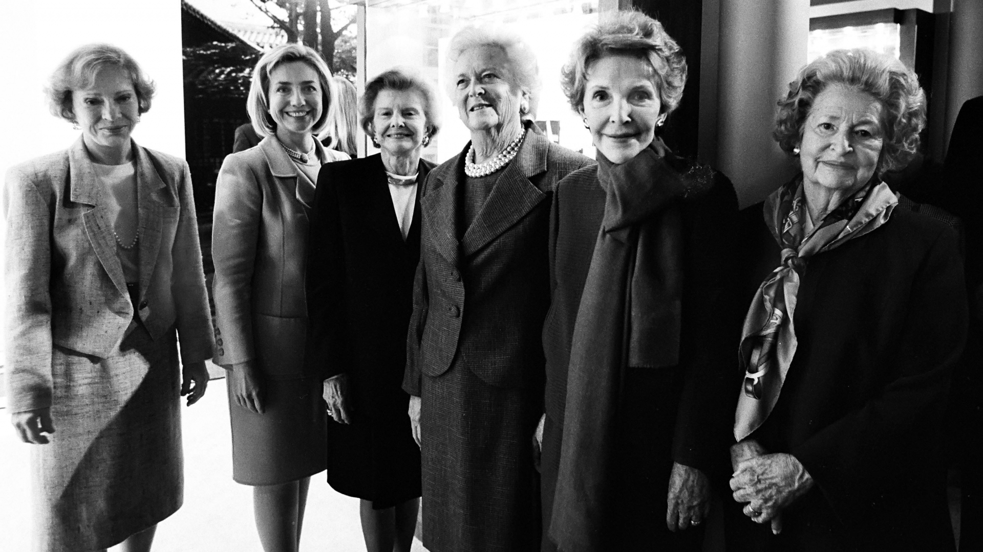 Former First Ladies Rosalynn Carter, Hillary Rodham Clinton, Betty Ford, Barbara Bush, Nancy Reagan, and Lady Bird Johson at the dedication of the George H.W. Bush Presidential Library on November 6, 1997 in College Station, Texas. (Credit: David Hume Kennerly/Getty Images)