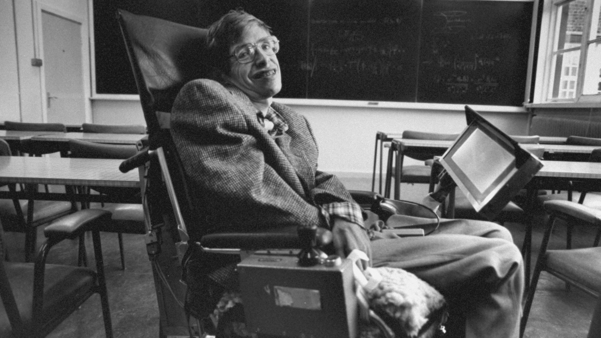 Cambridge University physicist and author Professor Stephen Hawking, wheelchair bound due to ALS (amyotrophic lateral sclerosis, aka Lou Gehrig's disease), inside a lecture hall. (Credit: Terry Smith/The LIFE Images Collection/Getty Images)